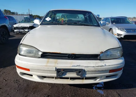 1993 Toyota Camry Le z USA, uszkodzony, nr VIN 4T1SK12E0PU241153